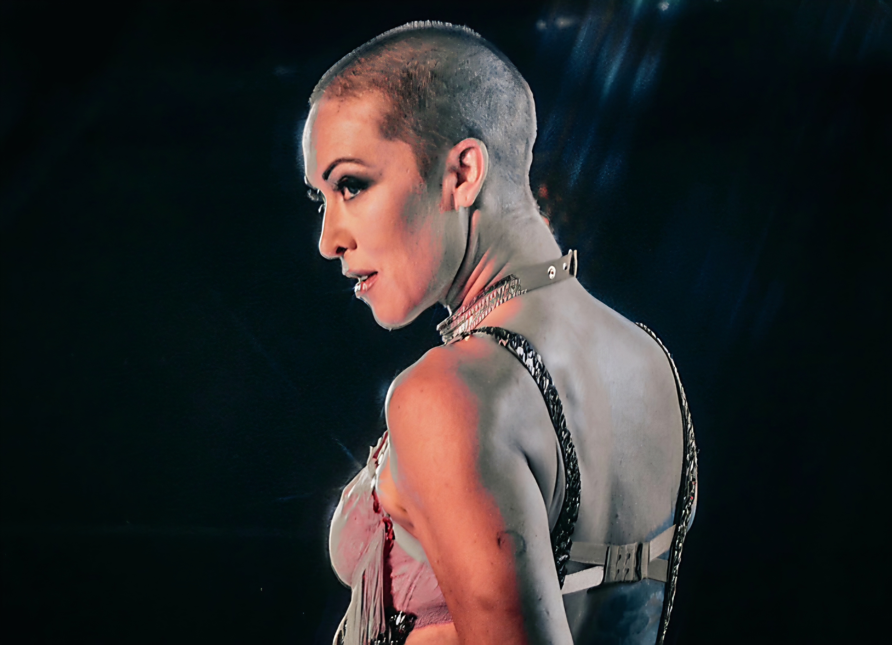 Sass HerAss – SLEIGHED performer